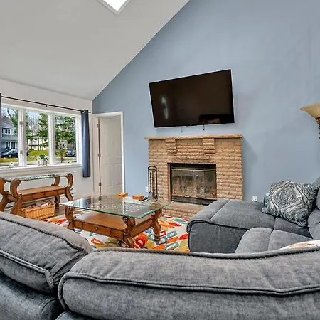 4Br Retreat With Hot Tub And Resort Style Amenities Tobyhanna Exterior photo