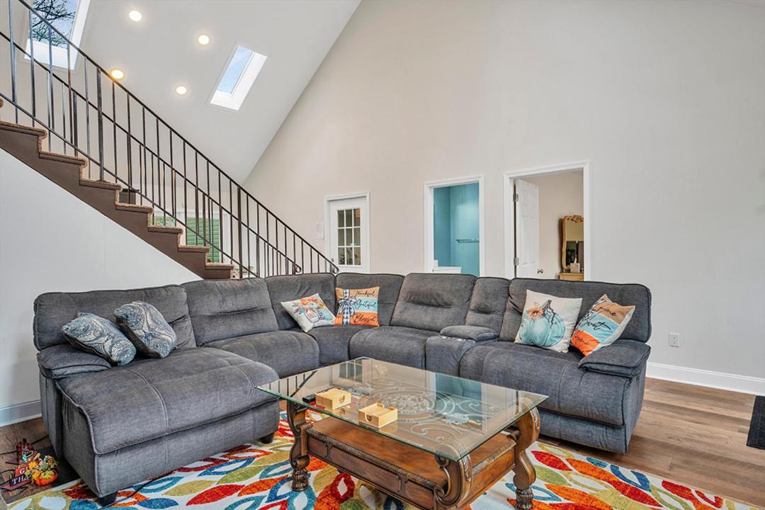 4br Retreat With Hot Tub And Style Amenities *