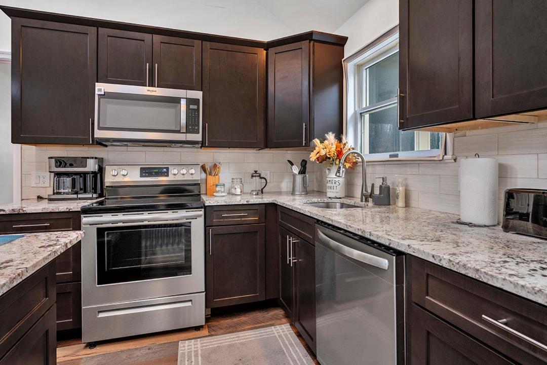 4br Retreat With Hot Tub And Style Amenities * Tobyhanna