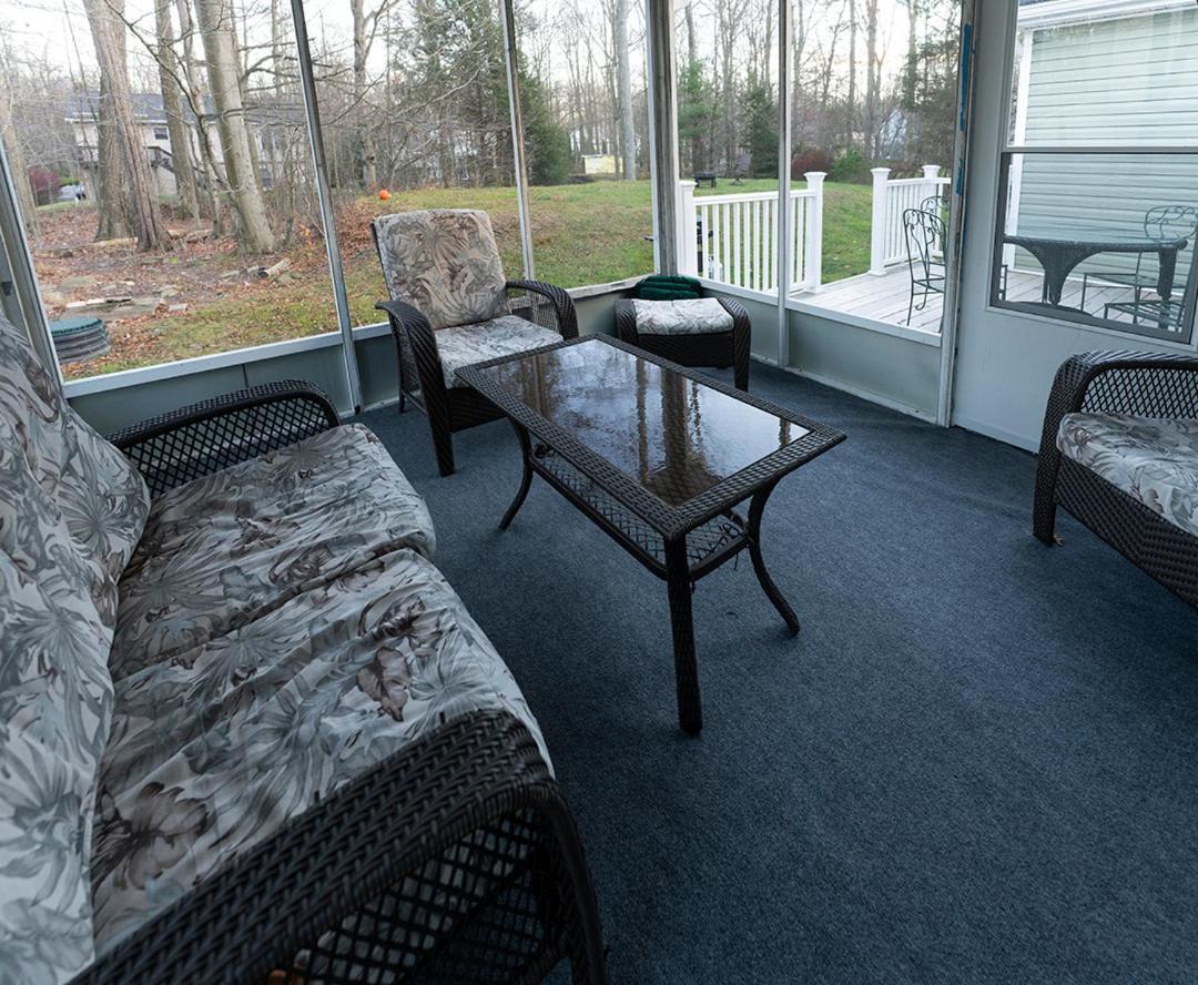 4br Retreat With Hot Tub And Style Amenities
