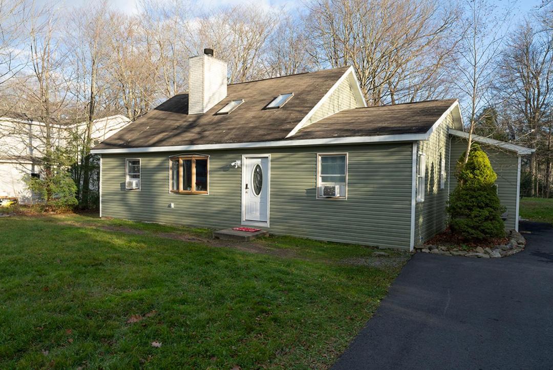 Holiday home 4br Retreat With Hot Tub And Style Amenities *