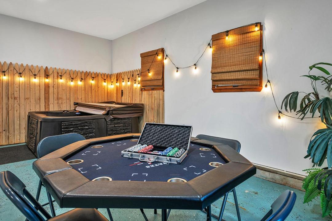 4br Retreat With Hot Tub And Style Amenities Holiday home Tobyhanna